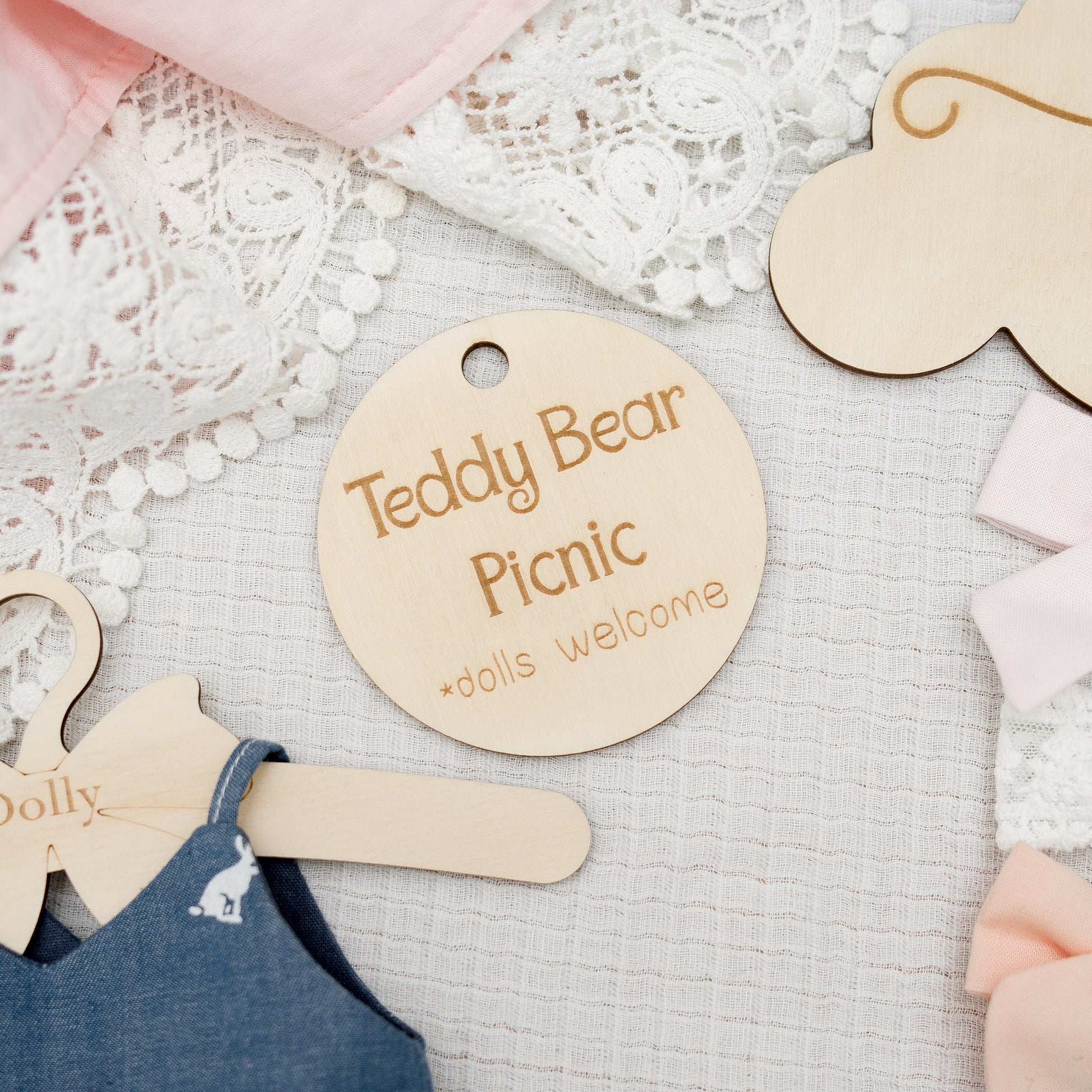 Doll Signs Picnic